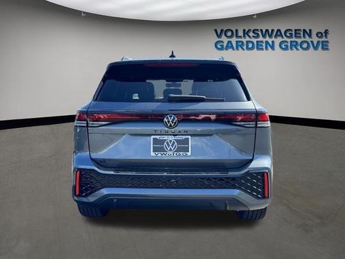 2025 Volkswagen Tiguan 2.0T SE R-Line Black
