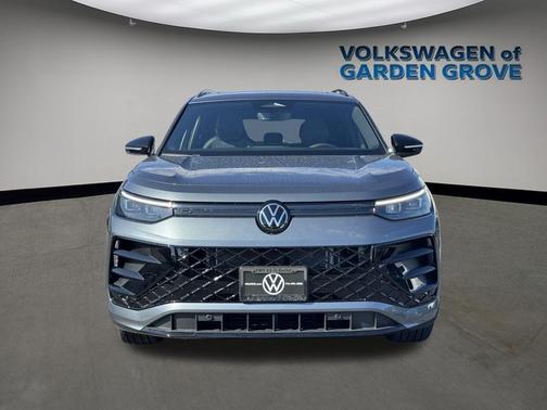 2025 Volkswagen Tiguan 2.0T SE R-Line Black