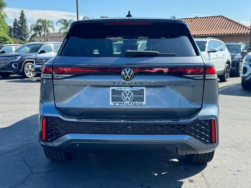 2025 Volkswagen Tiguan 2.0T SE R-Line Black