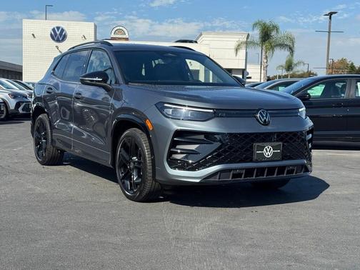 2025 Volkswagen Tiguan 2.0T SE R-Line Black