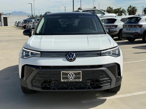 2026 Volkswagen Taos SE Black