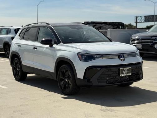 2026 Volkswagen Taos SE Black