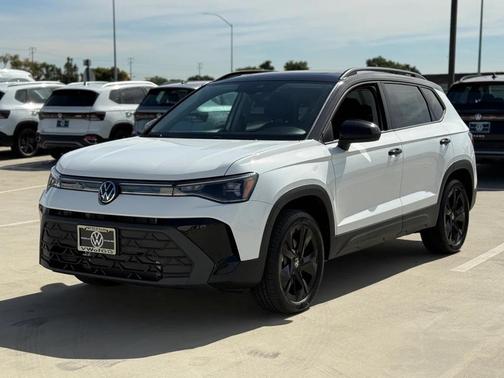 2026 Volkswagen Taos SE Black