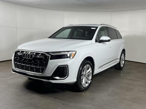 2025 Audi Q7 Premium 55 TFSI quattro Tiptronic