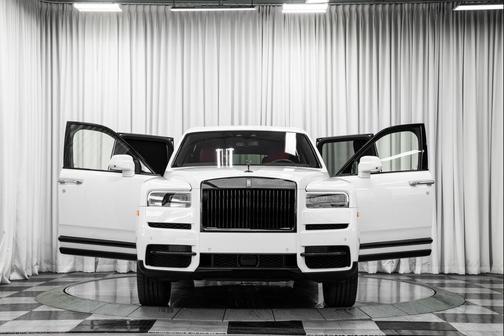 2023 Rolls-Royce Cullinan -Black Badge, Two-Tone Interior, Starlight Headliner