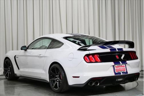 2016 Ford Shelby GT350R Base