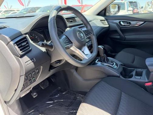 Glacier White 2017 Nissan Rogue SV