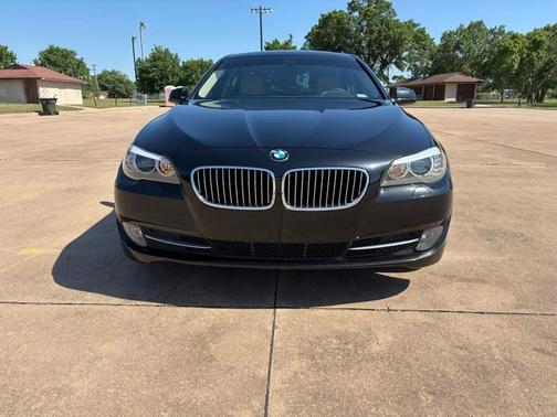 Black 2011 BMW 528 i