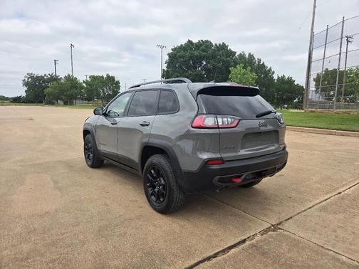 Gray 2019 Jeep Cherokee Trailhawk