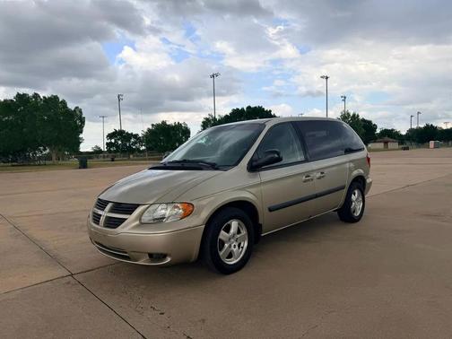 Gold 2005 Dodge Caravan SXT