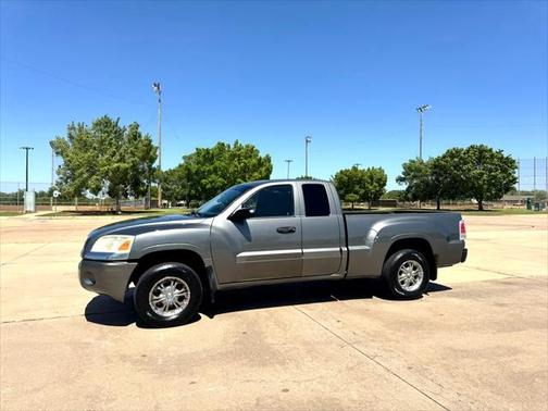 2007 Mitsubishi Raider LS