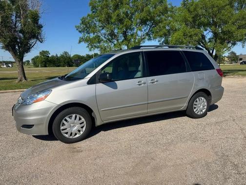 Silver 2006 Toyota Sienna LE