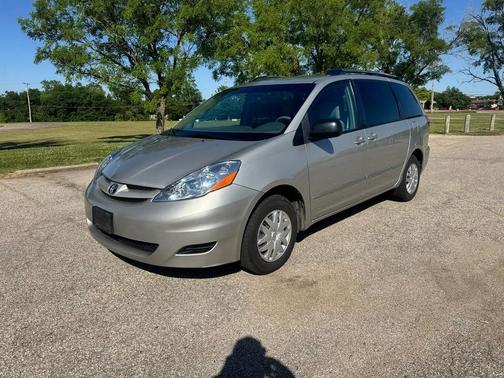 Silver 2006 Toyota Sienna LE