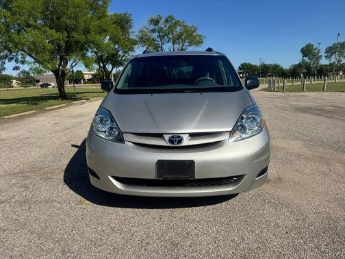 Silver 2006 Toyota Sienna LE