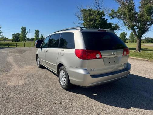 Silver 2006 Toyota Sienna LE