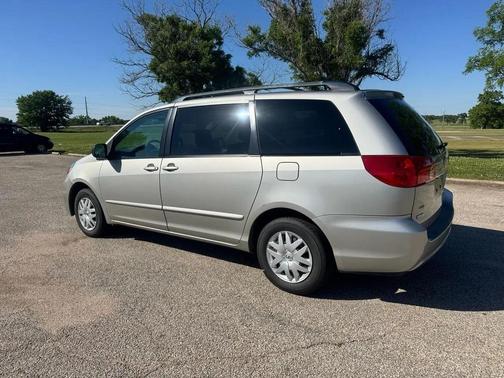 Silver 2006 Toyota Sienna LE