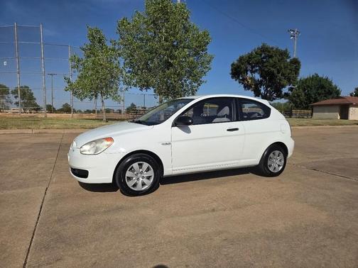 White 2009 Hyundai Accent GS