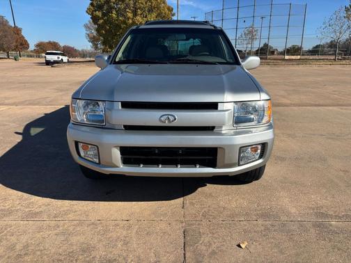 2002 INFINITI QX4 Luxury