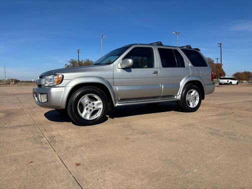 2002 INFINITI QX4 Luxury