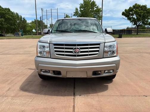 Beige 2005 Cadillac Escalade Base