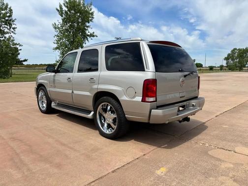 Beige 2005 Cadillac Escalade Base