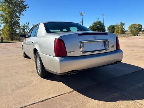2004 Cadillac DeVille Base