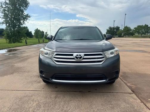 Gray 2012 Toyota Highlander Base