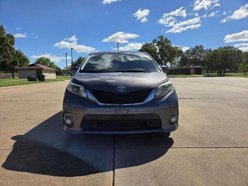 Charcoal 2014 Toyota Sienna SE