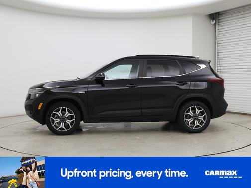 Black 2023 Kia Seltos EX