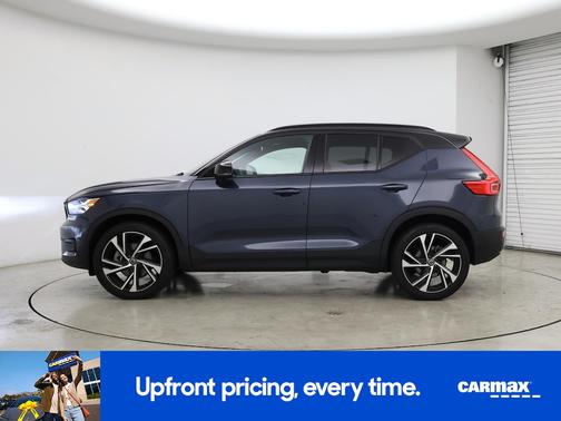 2022 Volvo XC40 T5 R-Design