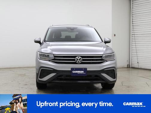 Gray 2022 Volkswagen Tiguan SE