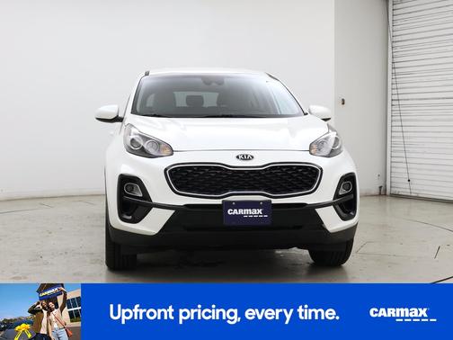 White 2022 Kia Sportage LX