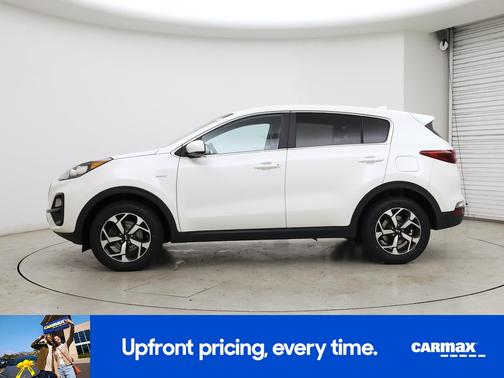 White 2022 Kia Sportage LX