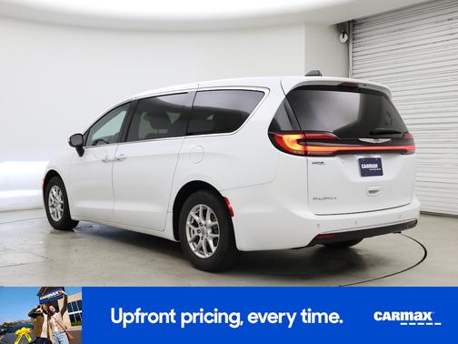 White 2023 Chrysler Pacifica Touring L