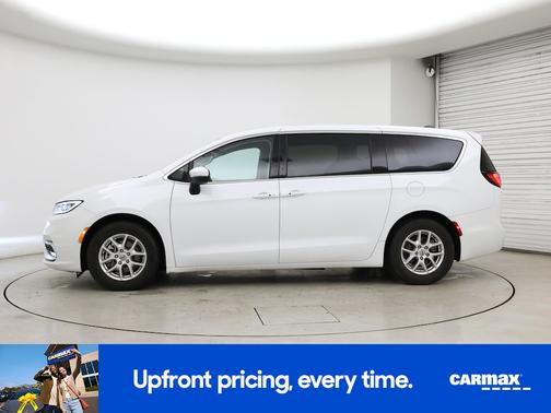 White 2023 Chrysler Pacifica Touring L
