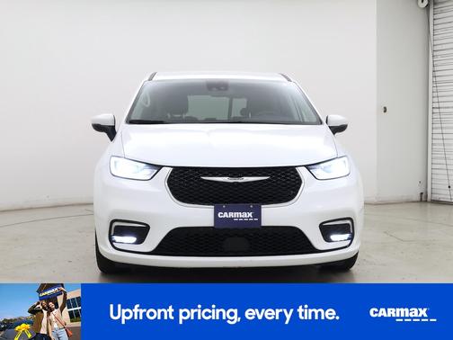 White 2023 Chrysler Pacifica Touring L