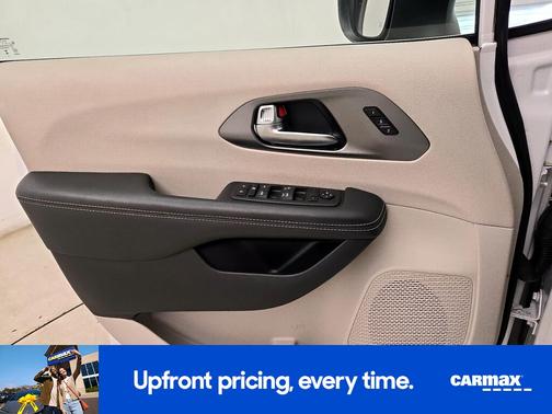 White 2023 Chrysler Pacifica Touring L