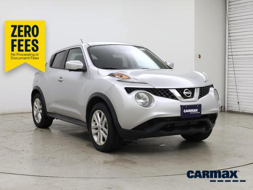 Silver 2015 Nissan Juke SV