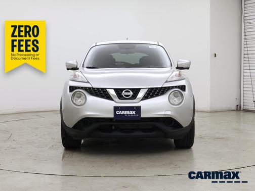 Silver 2015 Nissan Juke SV