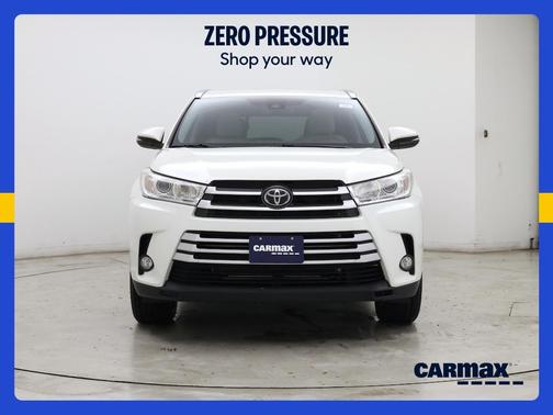 White 2018 Toyota Highlander XLE