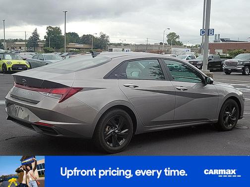 2023 Hyundai ELANTRA SE
