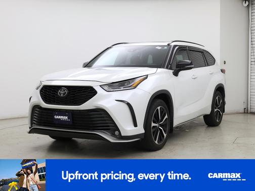 White 2022 Toyota Highlander XSE