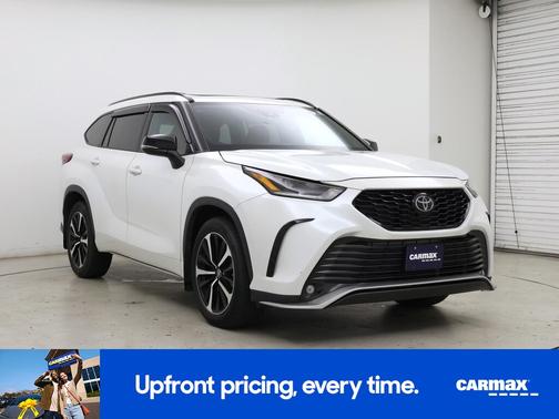 White 2022 Toyota Highlander XSE