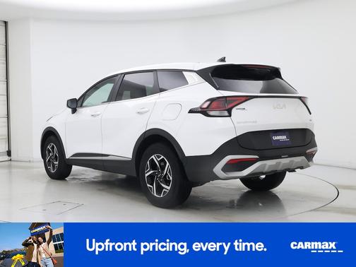 White 2025 Kia Sportage LX