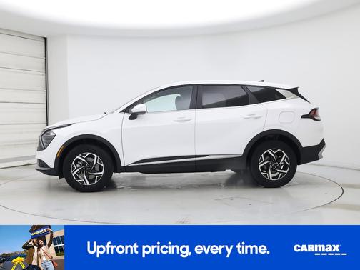 White 2025 Kia Sportage LX