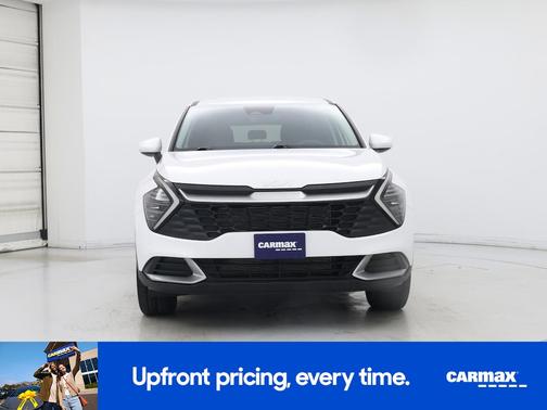 White 2025 Kia Sportage LX