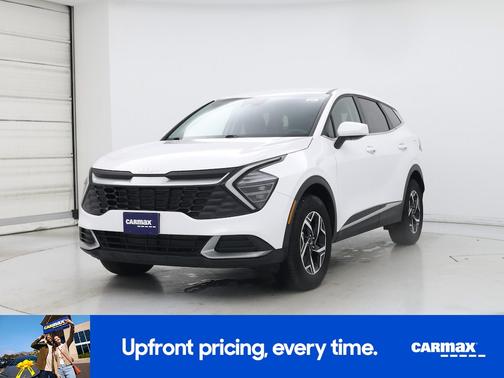 White 2025 Kia Sportage LX