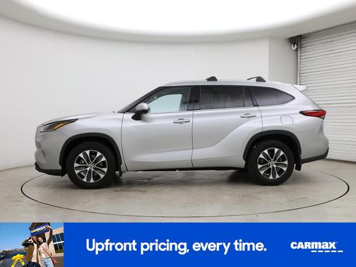 Gray 2021 Toyota Highlander XLE