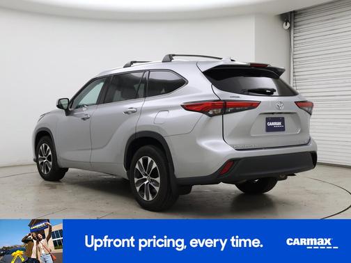 Gray 2021 Toyota Highlander XLE