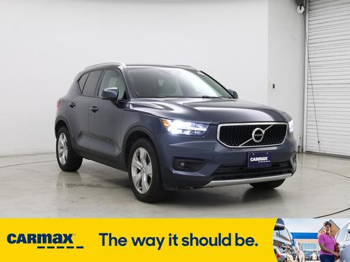 2021 Volvo XC40 T5 Momentum